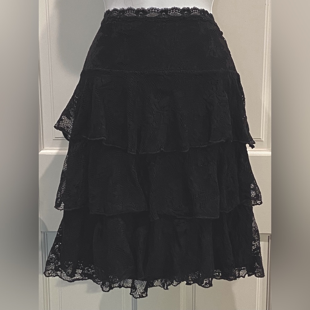 Flirty multi layered black lace mini skirt - Picture 2 of 15
